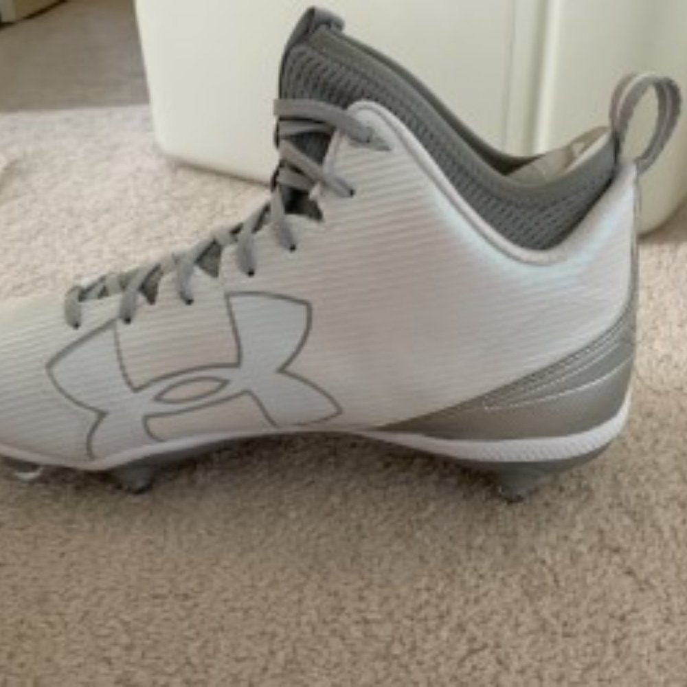 Football Cleats - Picture 4 of 6